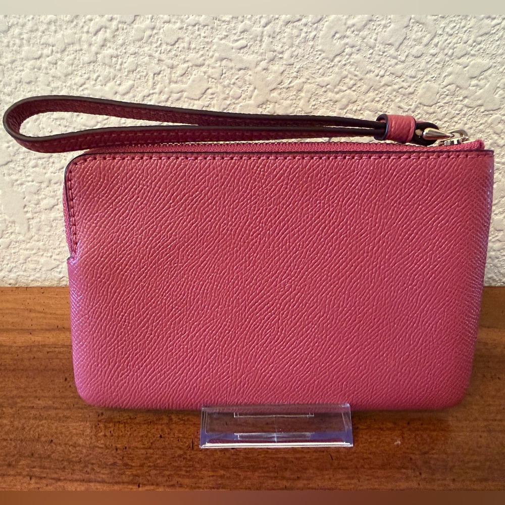Coach Corner Zip Wristlet in Pink, NWOT - Picture 4 of 13